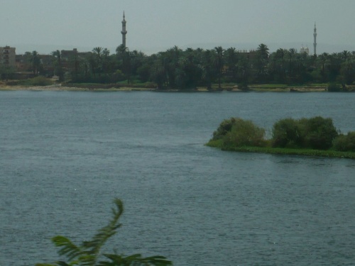 80 Luxor Auf der Fahrt_Am Nil