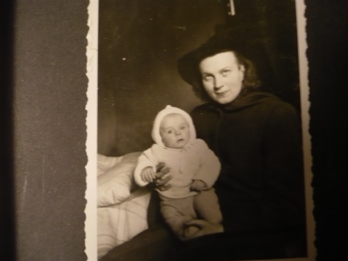 PachT 1945 Mutter (5 Mon.)