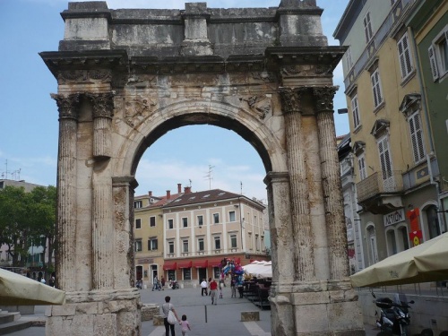 Pula_ Triumphbogen T3