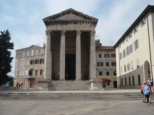 Pula_ Altstadt T3