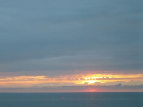 Erster Sonnenuntergang vom Schiff aus