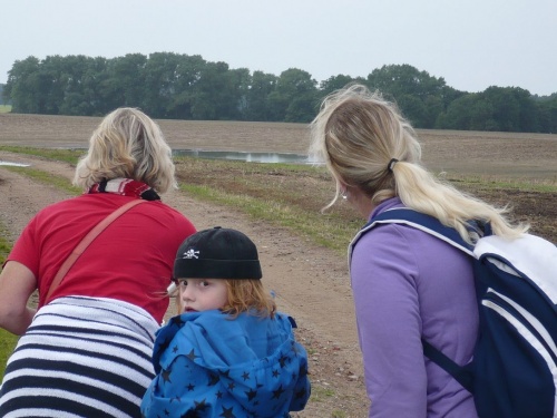 Insel Poel 2011 - Oma schiebt