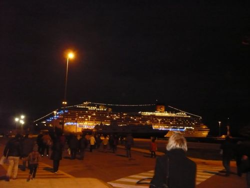 104 KORFU Unser Schiff am Abend