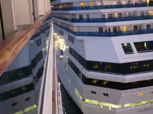 133 SAVONA Anlegemanöver im Hafen 3