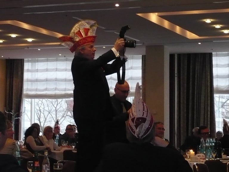 GEC PRINZENFRÜHSTÜCK - närrischer Bildjäger