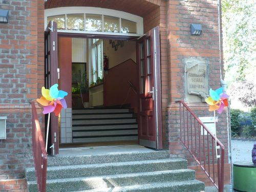 2013.09.05 LEO _ 1.Schultag 14 Schulpforte