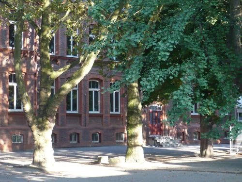 2013.09.05 LEO _ 1.Schultag 07 Die Schule