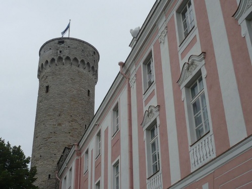 Tallinn _ Langer Hermann u. Parlamentsgebäude