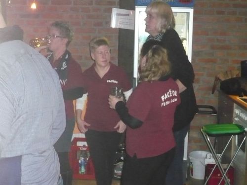 2014.02.06 FaCeDu ORDEN-ABEND Helferinnen hinterm Tresen