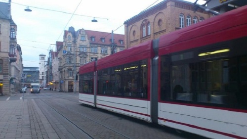 Bahnhofstraße mit Stadtbahn