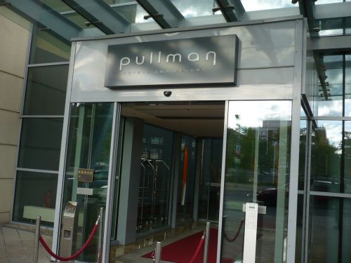 Theaterplatz GrandHotel Entree