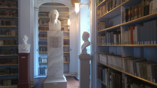 Weimar 11 Anna-Amalia-Bibliothek Schiller-Statue