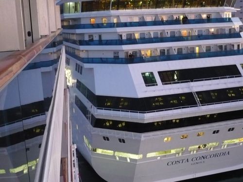 132 SAVONA Anlegemanöver im Hafen 2