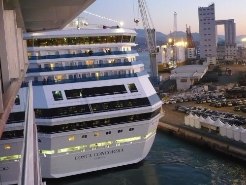 131 SAVONA Anlegemanöver im Hafen 1