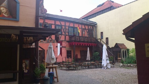 Meienbergstraße neu:  Kunsthof Pianola 