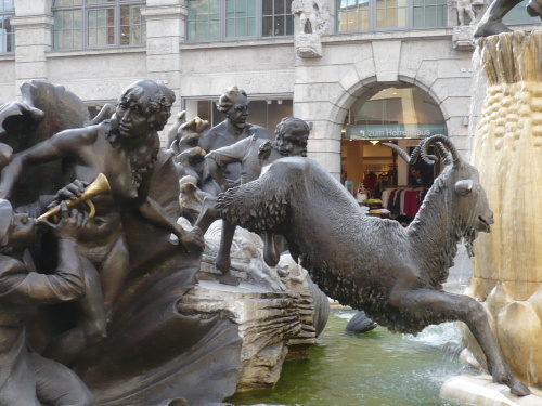 Nürnberg 047 Altstadt-Impression_Ehekarussell3