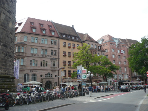 Nürnberg 003 Umfeld v. Hotel