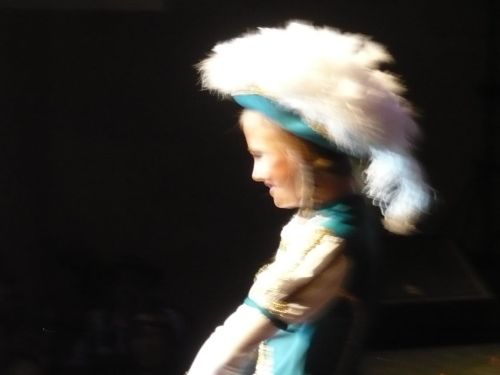 2014.03.01 41.FaCeDu-PrunkSitzung 11 Beifall für Junioren-Tanzmariechen