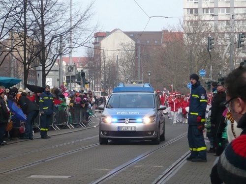 2015.02.15 GEC-KarnevalsUmzug 02 ... los geht es