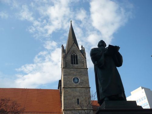 M.-Luther vor Kaufmänner Kirche