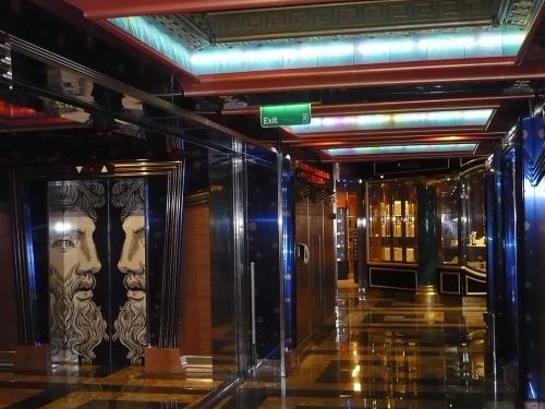 473 6.KSF Deck 5 _ Ladenstraße