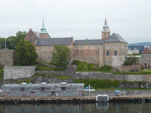 204_7.KreuzSchiffFahrt ImpressionenBlick auf Festung
