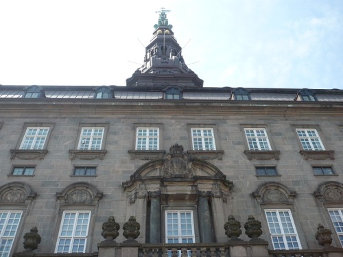 022_7.KreuzSchiffFahrt Schloss 01