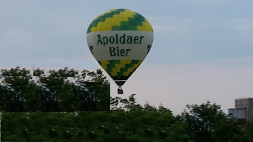 Ballon vorm Fenster