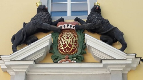 Weimar Wappen gegenüber Restaurant RESI