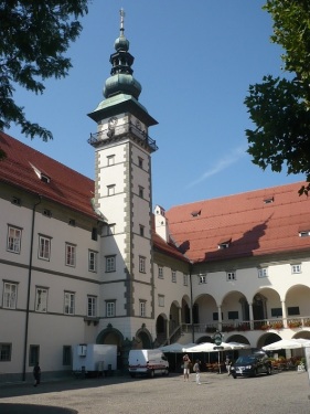 022 KLAGENFURT Landhaus Innenhof