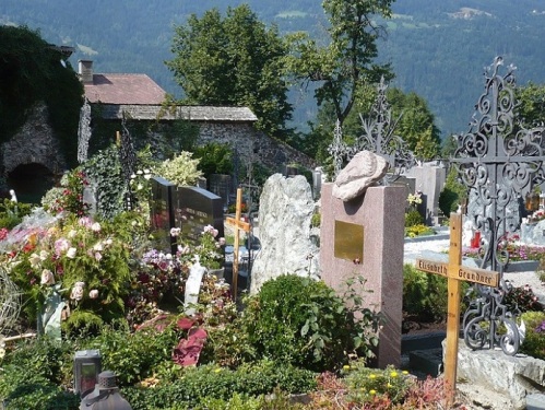 161 OSSIACH a. See STIFTSKIRCHE Friedhof