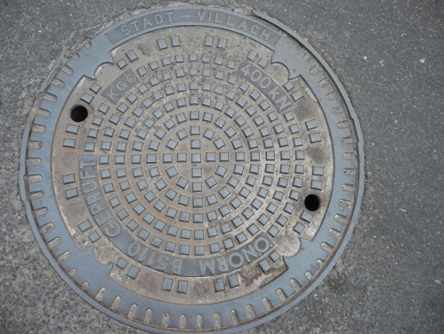 208 VILLACH Stadtbild 19 Gully-Deckel