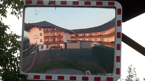 220 ABSCHIED v. Hotel FANTUR