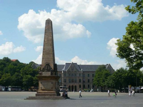 ERFURT - Domplatz Obelisk