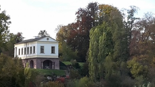 Weimar IlmPark Römisches Haus 7 im Herbst