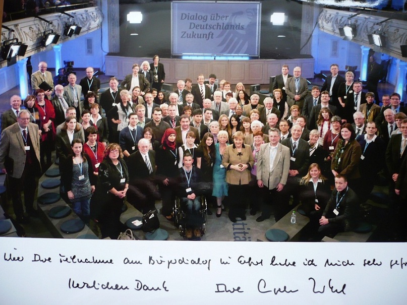 ZUKUNFTSDIALOG m. BUNDESKANZLERIN 7_ Gr.-Foto