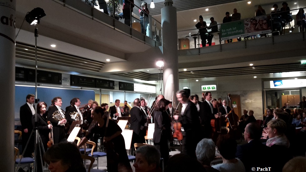 2016.02.20 Konzert FlughafenTerminal 08 Die Musiker kommen