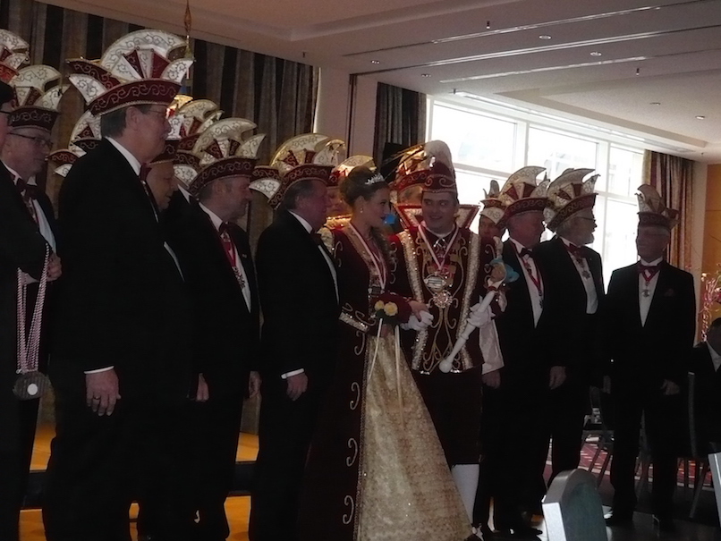 2017-01-08-prinzenfru%cc%88hstu%cc%88ck-14-prinzenpaar-und-die-senatoren