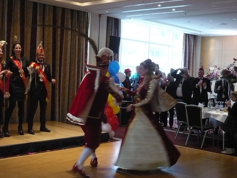 2017-01-08-prinzenfru%cc%88hstu%cc%88ck-19-hoheiten-tanzen-wienerwalzer-1