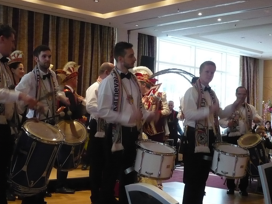 2017-01-08-prinzenfru%cc%88hstu%cc%88ck-26-schlussphase-wird-eingetrommelt