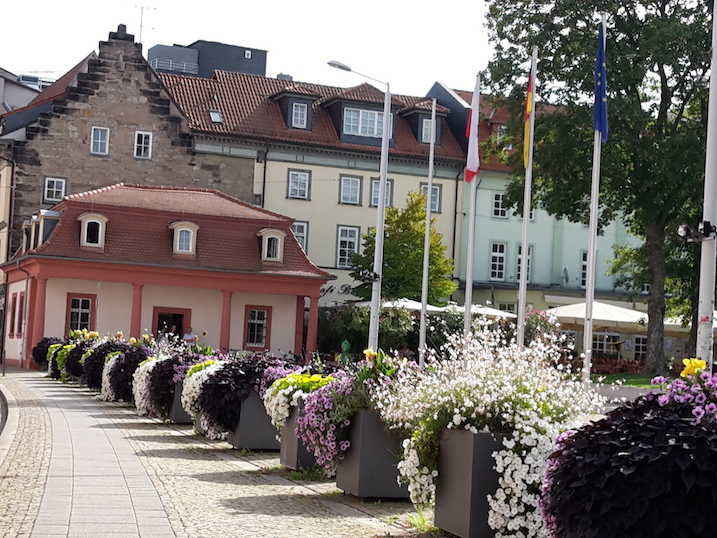 Hirschgarten vor Staatskanzlei mit Wachhaus