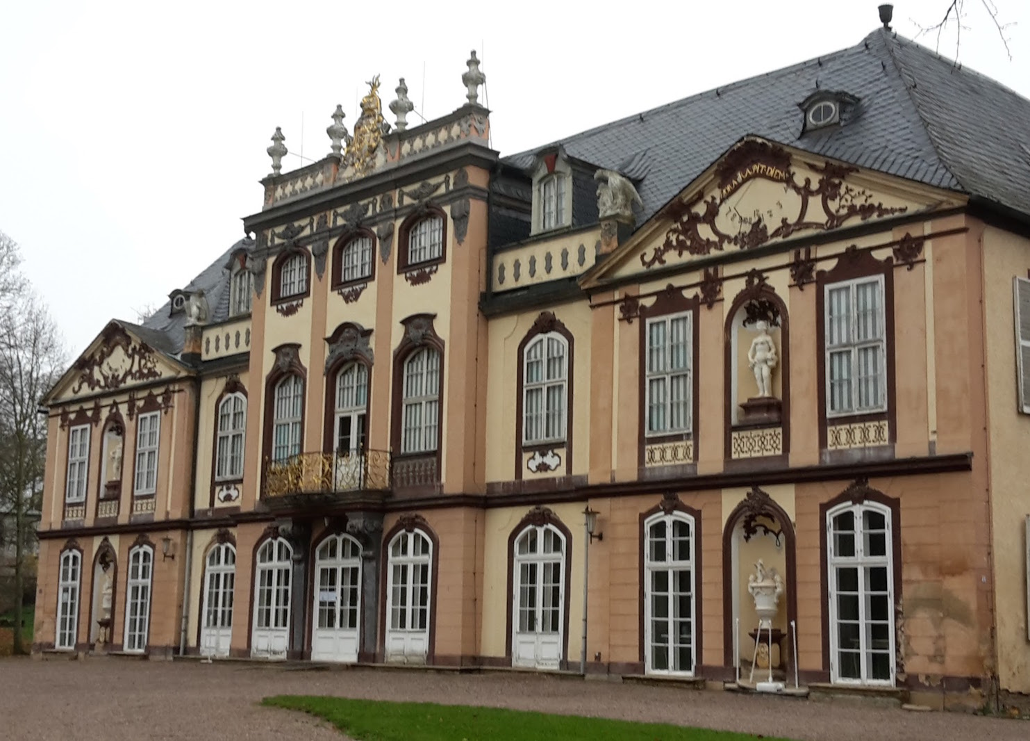2017.11.07_01 Park und Schloss MOLSDORF Vorderansicht