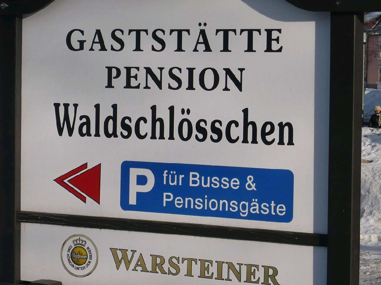 KURIOS 9 Parkplatz für Pensionsgäste Oberhof