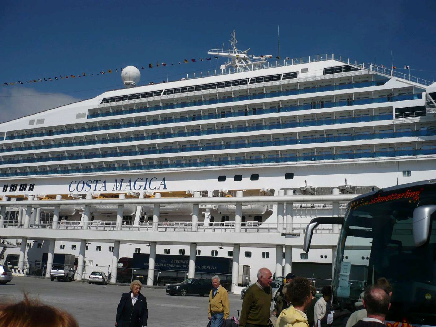 2 Costa Magica am Pier