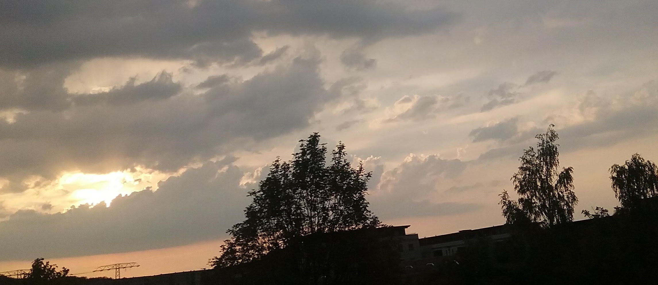 Abendstimmung mit Spannungsfeld