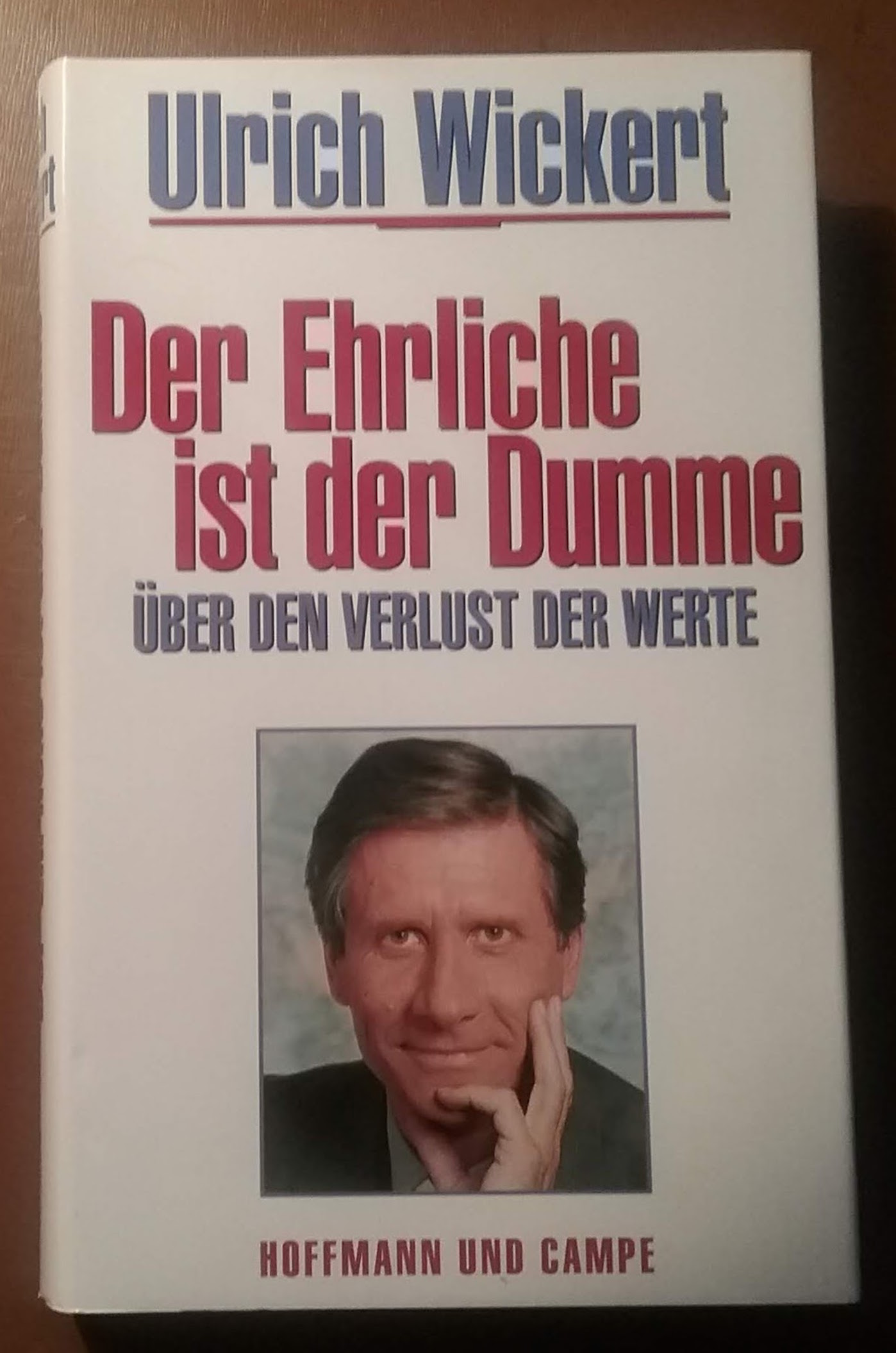 Buch Der Ehrliche ist ...